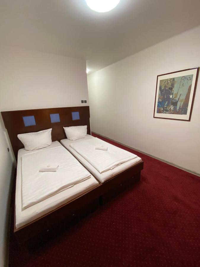 Hotel Houstka Brandýs nad Labem-Stará Boleslav Екстериор снимка